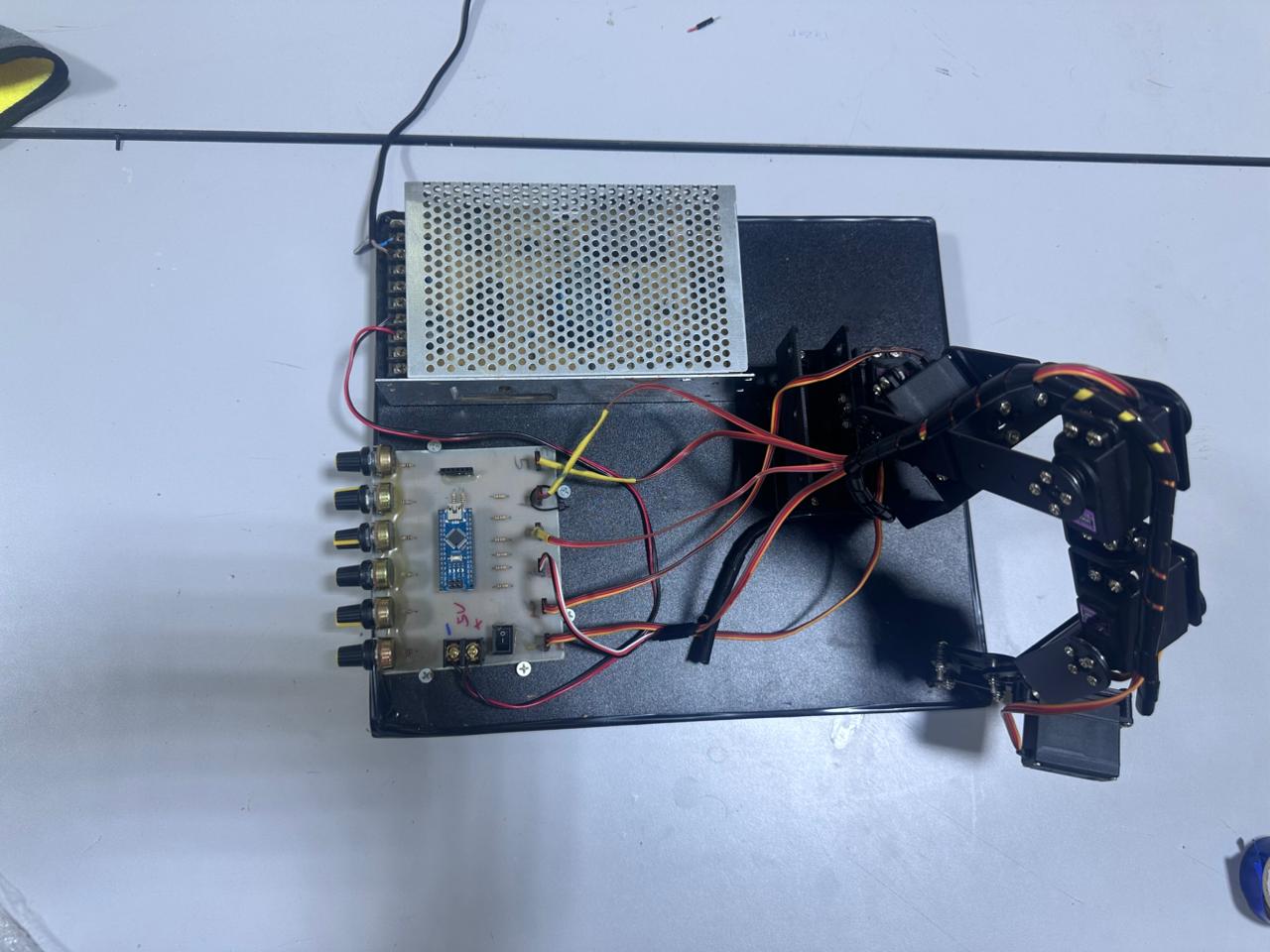 صورة مشروع Design and implementation of a 6-Degree of Freedom Robotic Arm
